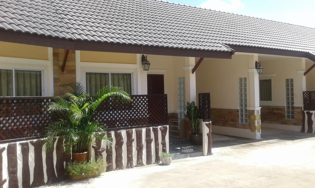 Sara Boutique Pool Resort Khon Kaen Quarto foto